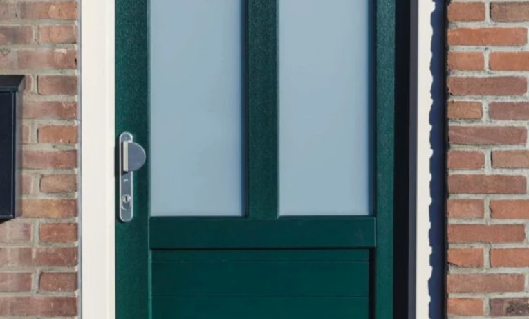 Kunststof voordeur in de kleur groen